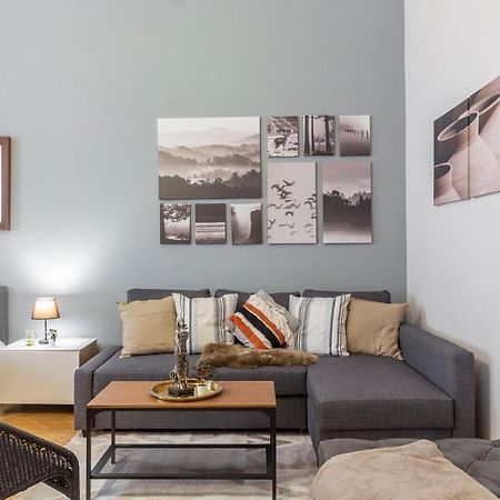 Spacious & Cozy Downtown Apartment With Balcony Budapest Exteriör bild