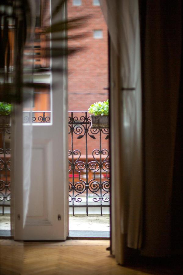 Spacious & Cozy Downtown Apartment With Balcony Budapest Exteriör bild