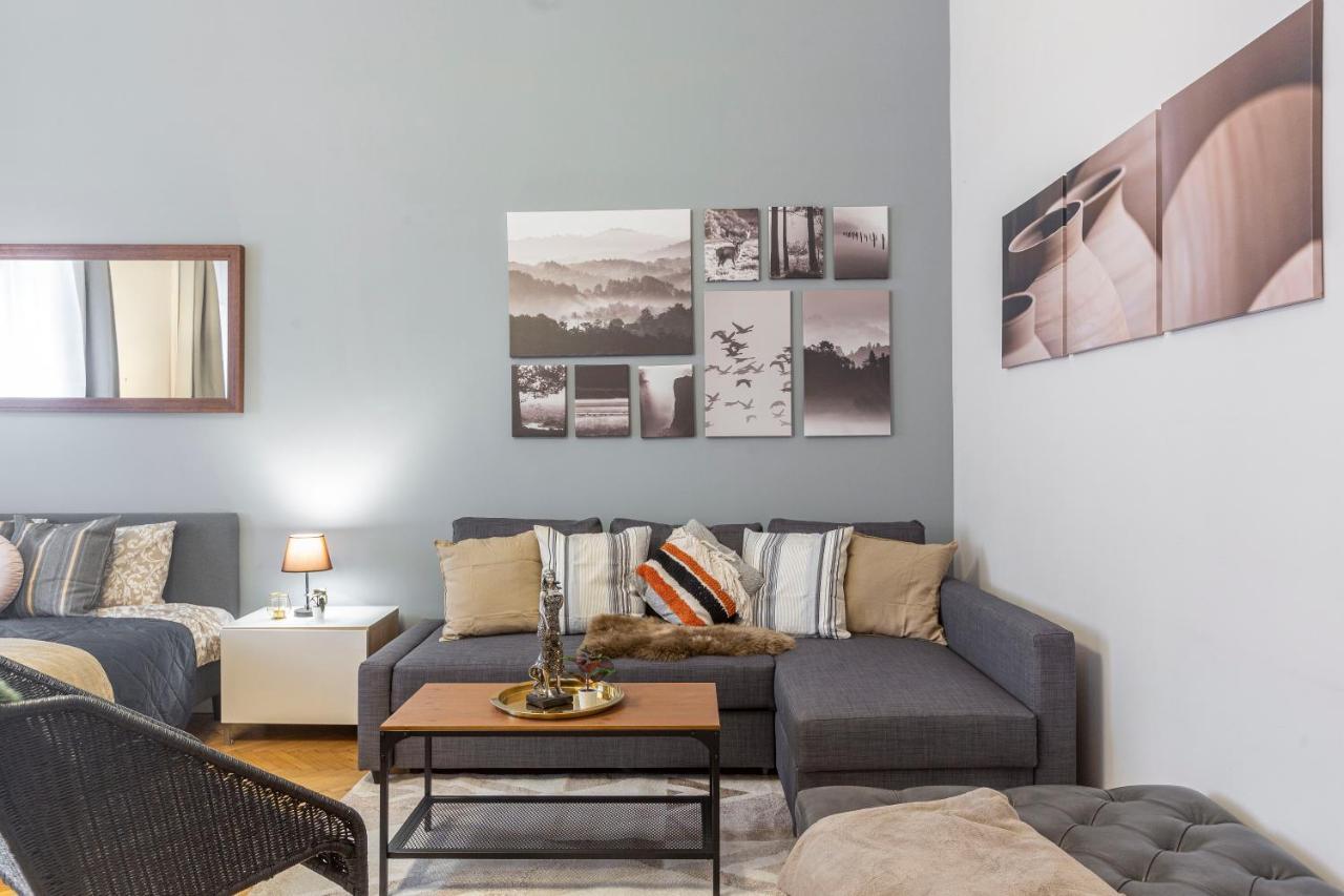 Spacious & Cozy Downtown Apartment With Balcony Budapest Exteriör bild