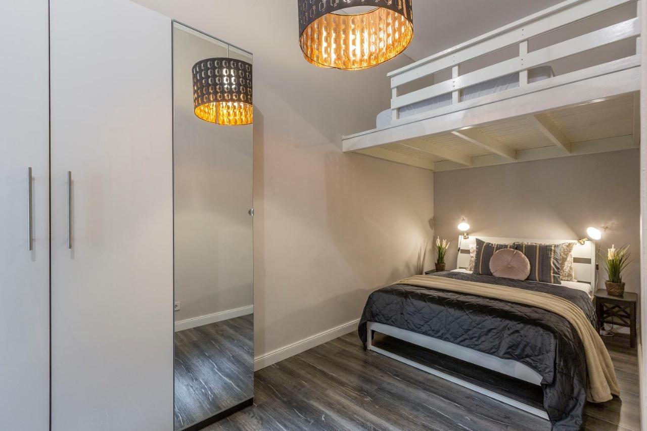 Spacious & Cozy Downtown Apartment With Balcony Budapest Exteriör bild