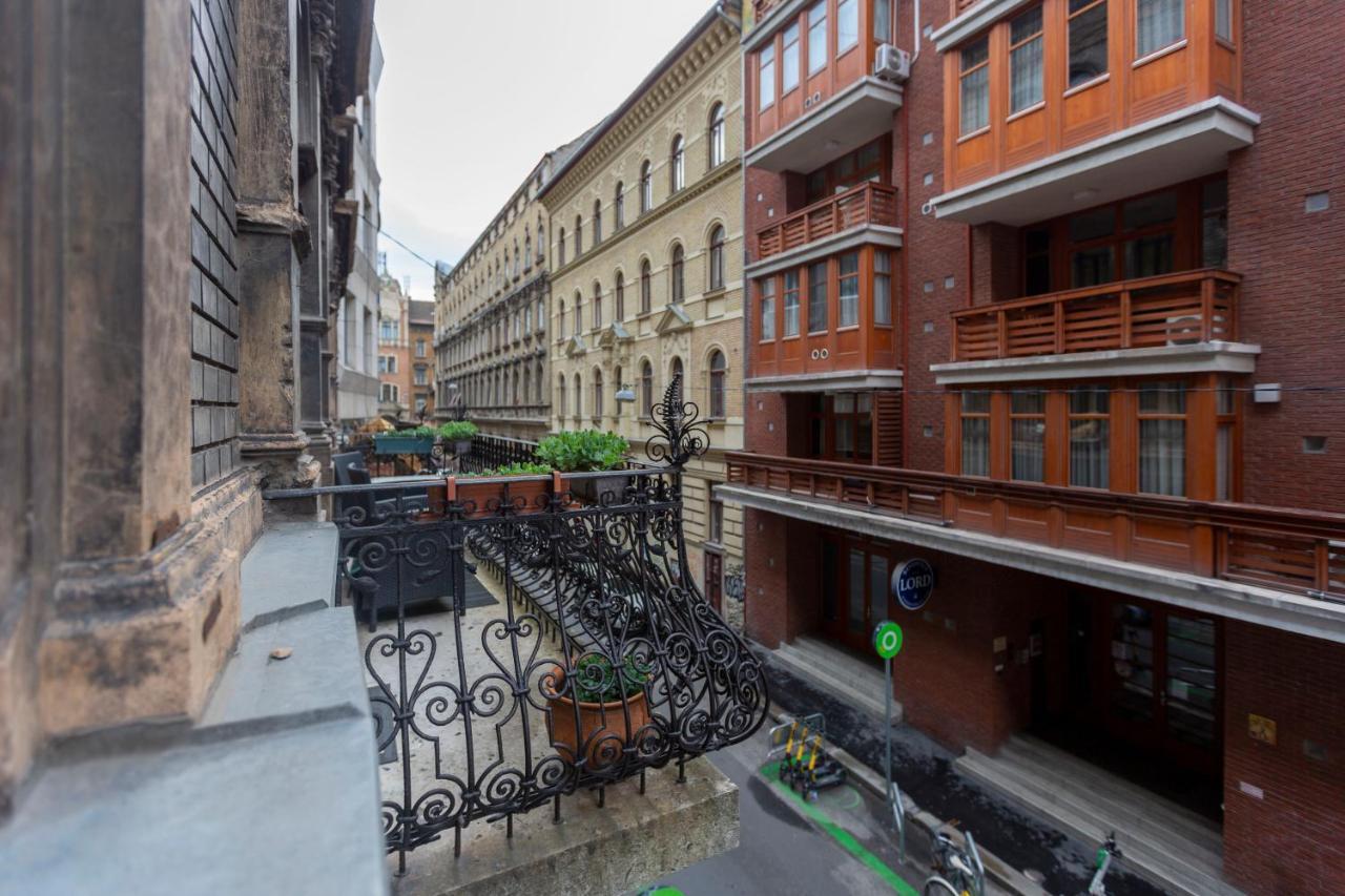 Spacious & Cozy Downtown Apartment With Balcony Budapest Exteriör bild