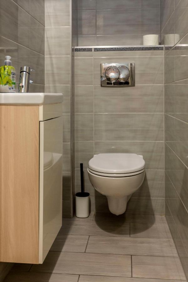 Spacious & Cozy Downtown Apartment With Balcony Budapest Exteriör bild