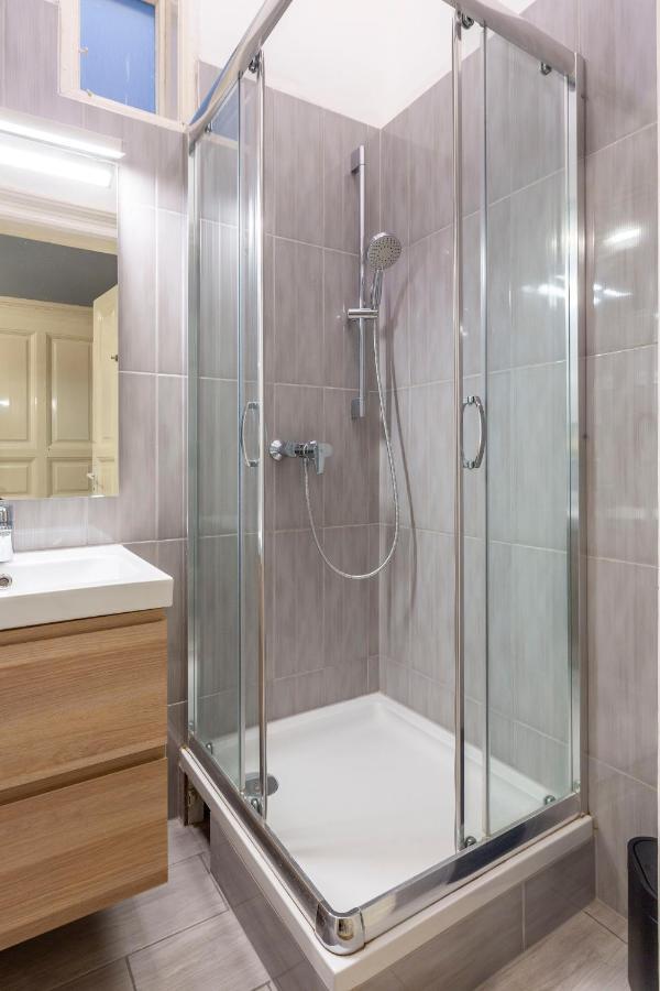 Spacious & Cozy Downtown Apartment With Balcony Budapest Exteriör bild