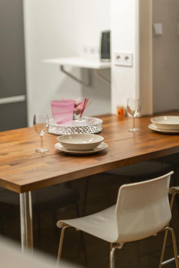 Spacious & Cozy Downtown Apartment With Balcony Budapest Exteriör bild