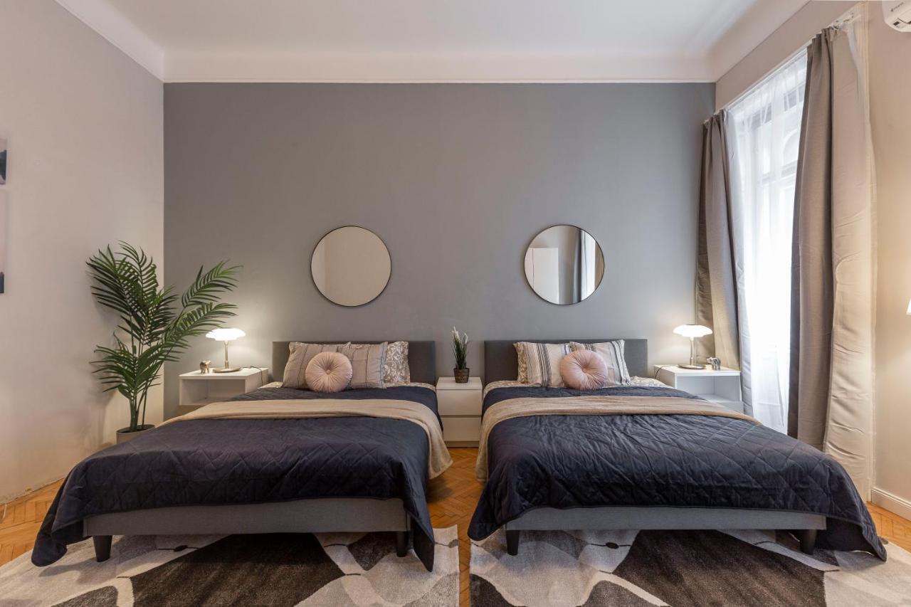 Spacious & Cozy Downtown Apartment With Balcony Budapest Exteriör bild
