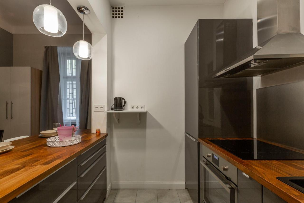 Spacious & Cozy Downtown Apartment With Balcony Budapest Exteriör bild