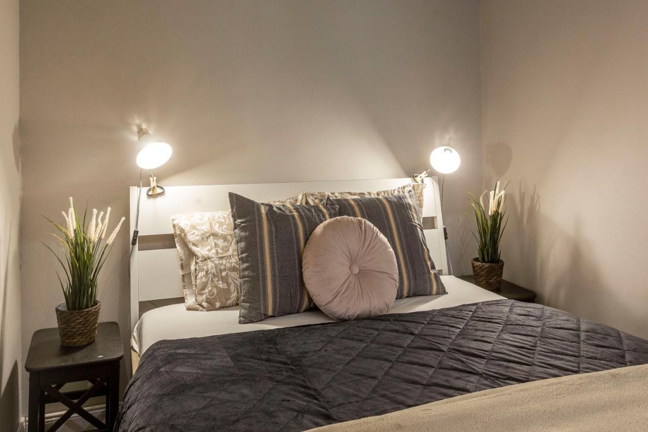 Spacious & Cozy Downtown Apartment With Balcony Budapest Exteriör bild