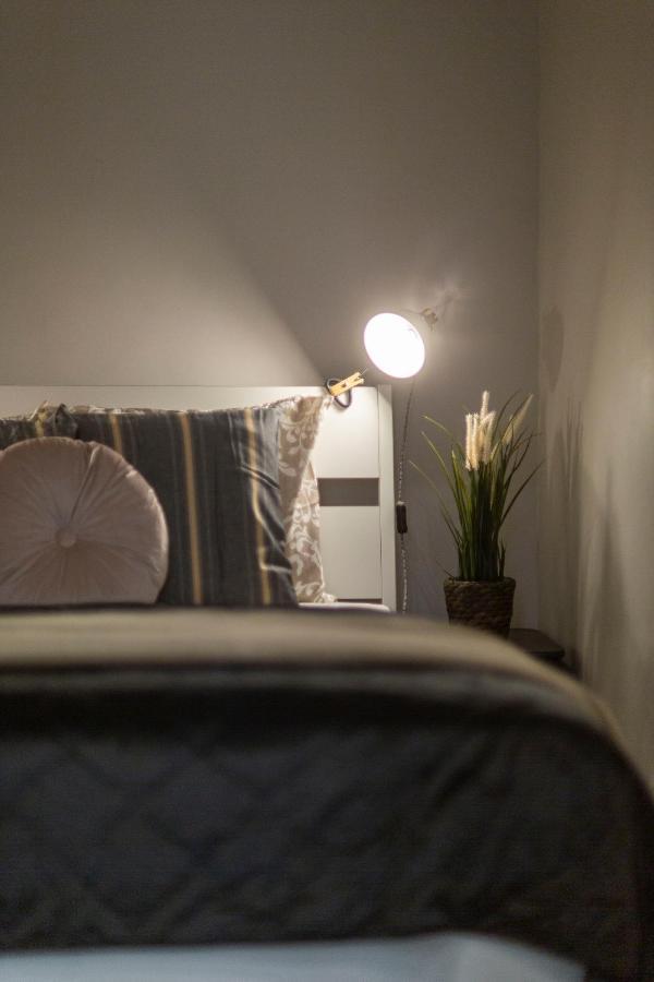 Spacious & Cozy Downtown Apartment With Balcony Budapest Exteriör bild